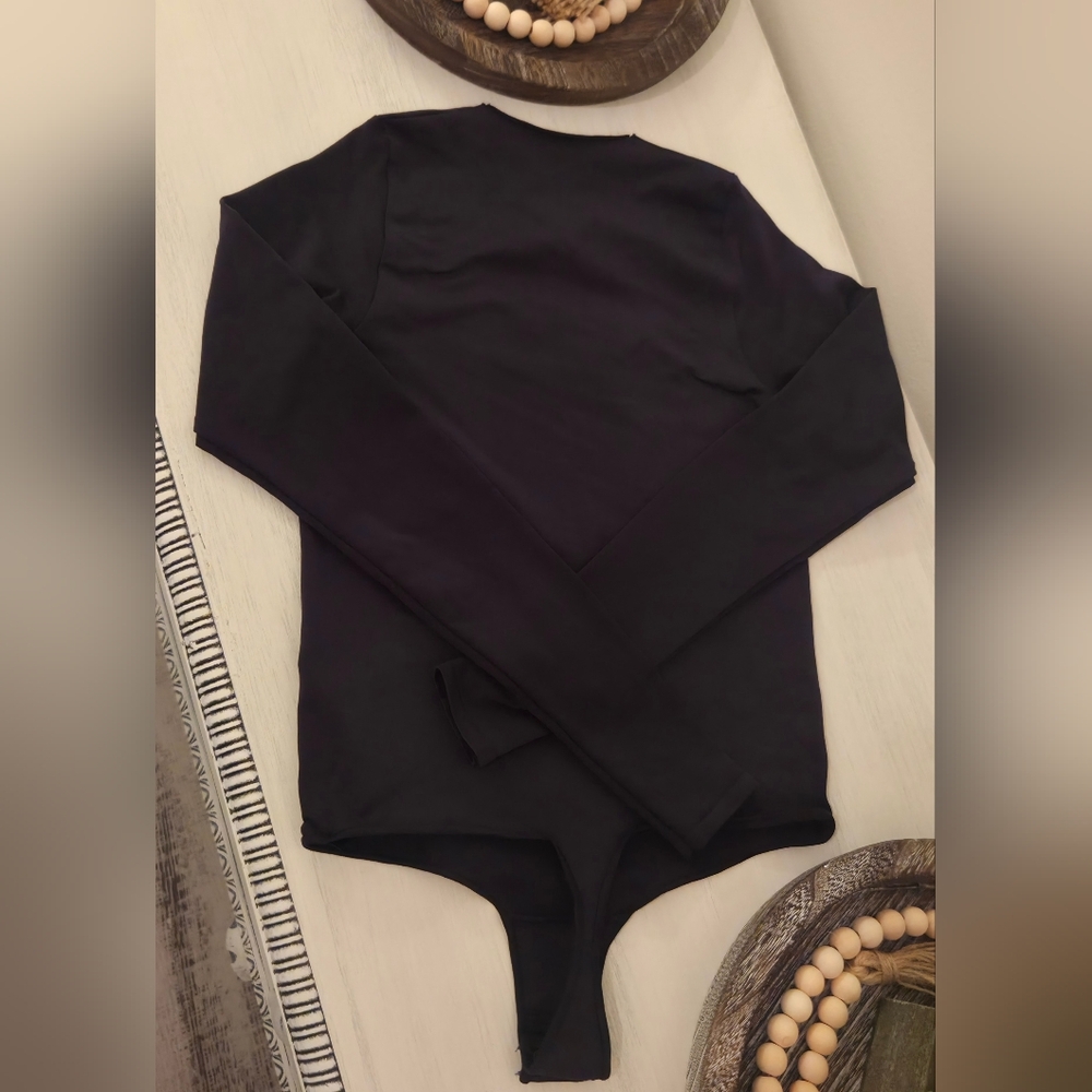 SKIMS!! Essential Cowl Neck Long Sleeve Thong Bodysuit- In Onyx - Picture 8 of 13